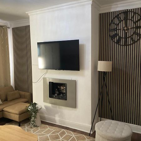 Modern Townhouse-Free Parking-Games Room-Fast W-Ifi Манчестер Экстерьер фото