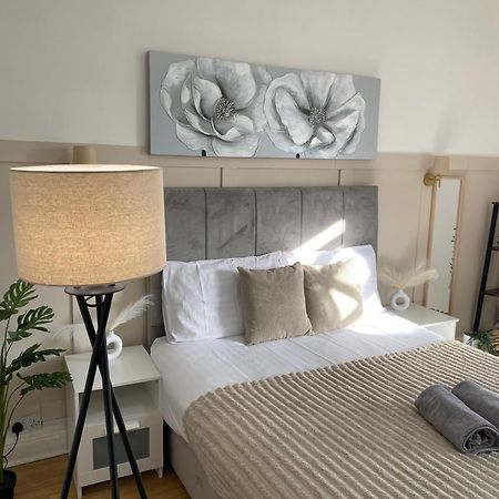 Modern Townhouse-Free Parking-Games Room-Fast W-Ifi Манчестер Экстерьер фото